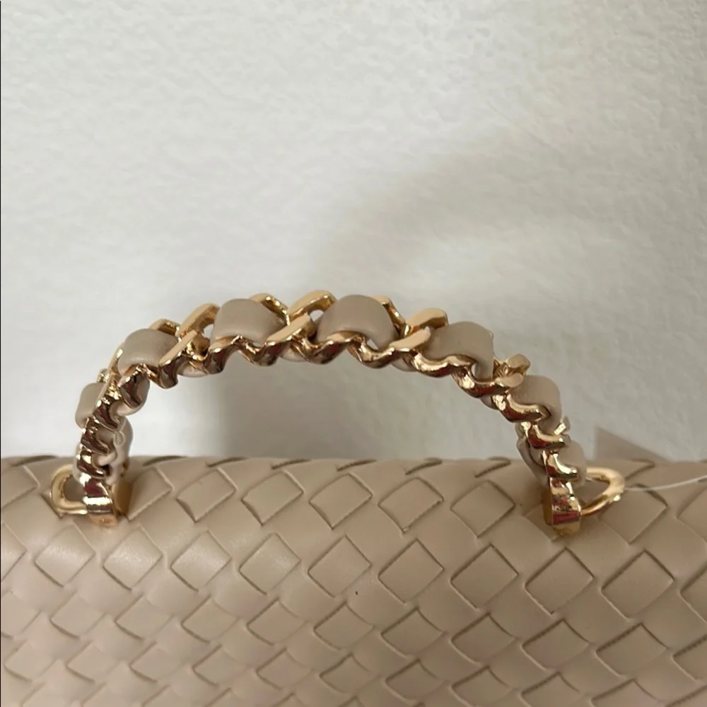 NWT Cream and Gold Woven Clutch with Chain Handle - Picture 2 of 5